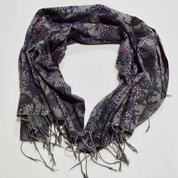 Adorable shawl / scarf with girl face design - Picture 3 of 3